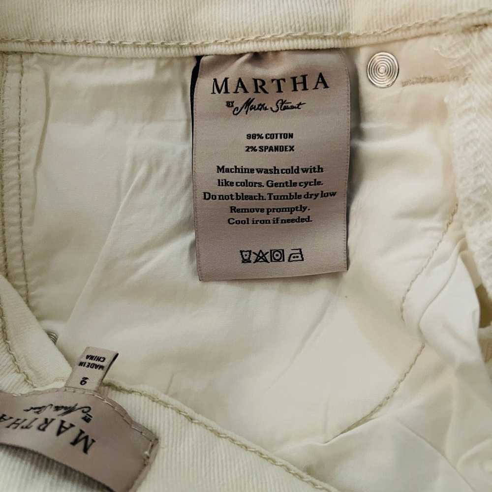 Martha Stewart Women's Mid Rise Skinny Jean Vanilla Bean Size 2 - Picture 3 of 3